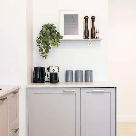 Modern In The Heart Of Διαμέρισμα *