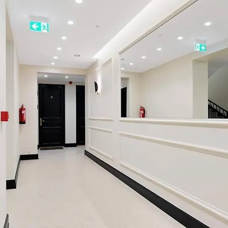 Modern In The Heart Of Apartment *